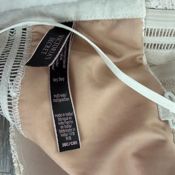 Victoria's Secret Lace Bralette in Cream - Picture 4 of 4